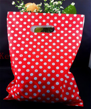 Sacolas de plástico vermelhas para presentes, 50 unidades 25x35cm brancas pequenas pontos, sacos de presente, roupas de joalheria boutique com alça 2024 - compre barato