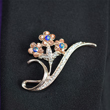 HOT ! New Crystal Flower Brooch Accessories Badge Pin Female Pins Corsage Men 's Fashion Brooch Fashion Jewelry 2024 - buy cheap