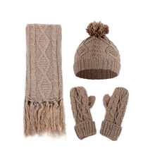 Зимняя вязаная Лыжная шапка, шарф и перчатки, комплект, теплая зимняя женская шапка шарф с помпоном, костюм женская шапка, теплые однотонные шапочки 2024 - купить недорого