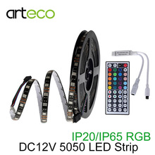 Dc12v tira conduzida 5050 rgb preto pwb 60leds/m 5m ip20 ip65 impermeável 5050 led luz de tira rgb 5050 luz flexível rgb controlador 2024 - compre barato