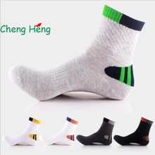 CHENGHENG 5 Pairs / Bag Autumn And Winter New Cotton Socks Men's Socks Casual Socks Fashion Men In The Tube Socks Color Matching 2024 - buy cheap