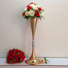 Estante de flores de pasillo nupcial, soporte de mesa dorado para decoración de centros de mesa de boda, columna de plomo de carretera de 70cm/27,6 pulgadas 2024 - compra barato