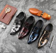 Zapatos de vestir de charol Oxford para hombre, calzado Formal con punta puntiaguda, para negocios y boda, 48 colores combinados, estampados 2024 - compra barato