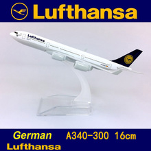 Модель самолета Lufthansa немецкого производства, модель аэробука 400 A340 с базовым сплавом, модель самолета, коллекционная демонстрационная игрушка 16 см, модель 1: 340 2024 - купить недорого