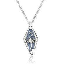 Новейшее светящееся ожерелье с подвеской в виде дракона, Свиток в стиле Старшего, бижутерия Skyrim, аксессуары для подарка для косплея для мужчин 2024 - купить недорого