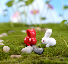Figuras de conejo rojo y blanco, estatua de animales de jardín, jardín en espiral, adornos de musgo de resina 2024 - compra barato