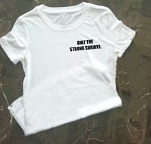 Camiseta feminista con mensaje positivo de Only The Strong Survive para mujer, camiseta con eslogan de moda unisex, camiseta estética de color pastel cristiano, camiseta de regalo 2024 - compra barato