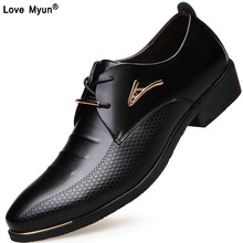 Zapatos de vestir a la moda para hombre, calzado informal con cordones en punta, zapatos Oxford de cuero marrón y negro, talla grande 38-469 2024 - compra barato