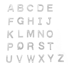 Simsimi-colgante de A-Z de acero inoxidable con letras pequeñas, alfabeto latino, venta al por mayor, 100 Uds. 2024 - compra barato