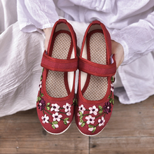 Zapatos de tela chinos de Beijing para mujer, cuñas de tacón alto transpirables con bordado de estilo étnico, zapatos de tela 2024 - compra barato