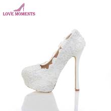 Новое поступление; свадебные туфли для невесты; белые кружевные женские туфли на высоком каблуке с цветочным узором; вечерние туфли-лодочки на платформе; обувь для церемонии для взрослых 2024 - купить недорого