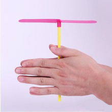 Brinquedo educacional de libélula de bambu plástico, brinquedo voador para crianças, agarrar pequeno/movimento, capacidade de desenvolvimento, ginástica 2024 - compre barato