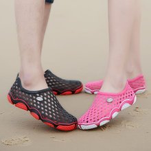 Sandalias casuales al aire libre para hombre y mujer, zapatos coreanos de gelatina, chanclas planas para caminar en la playa, zapatillas ligeras huecas, zapatos transpirables 2024 - compra barato