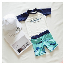 Conjunto de maiô estampado de tubarão para meninos, três peças de roupa de banho para crianças com desenho, moda praia para bebê 2024 - compre barato