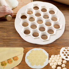 Molde de plástico para hacer dumplings, herramienta de repostería, prensa de masa, raviolies, 19 agujeros, utensilios de cocina, color blanco, 1 Uds. 2024 - compra barato