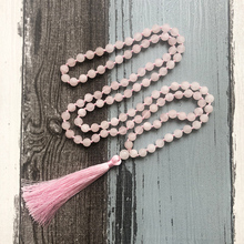 108 mala grânulos colar feminino cura meditação fosco rosa quartzs colar rosa grânulos atados borla colares para senhoras 2024 - compre barato