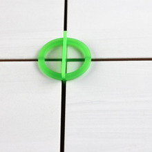100 шт. зеленая поперечная плитка для выравнивания вторичной переработки пластичная плитка Выравнивающая система Базовая распорка CLH @ 8 2024 - купить недорого