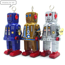 Винтажный Ретро космический жестяной робот-игрушка Классическая заводная модель робота Коллекционная оловянная игрушка для взрослых детей коллекционный подарок 2024 - купить недорого