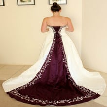 Púrpura y blanco bordado vestidos de novia Boho 2019 sin tirantes satinado tren vestido de novia elegante vestido de noiva personalizado 2024 - compra barato