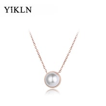 YiKLN-Cadena de perlas simulada y de eslabones para mujer, gargantilla de acero de titanio, oro rosa, color blanco, YN18063 2024 - compra barato