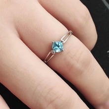 Женское кольцо из серебра 925 пробы с натуральным голубым топазом 2022 - купить недорого