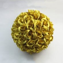 Bonita Bola de flores artificiales de oro de 28cm, centros de mesa de rosas de seda, colgante decorativo, Bola de boda, decoración de pompones 2024 - compra barato