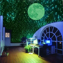 100 Флуоресцентные 3D наклейки на стену Светящиеся в темноте звезды для детской спальни 2024 - купить недорого