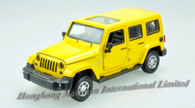 Коллекционная модель автомобиля из сплава с литым металлическим покрытием в масштабе 1:32 для Jeep Wrangler Sahara, игрушечный автомобиль со звуком светильник 2024 - купить недорого