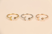 Anillo de media luna de moda, una combinación de anillos de apertura de una luna de diamantes de imitación al por mayor 2024 - compra barato