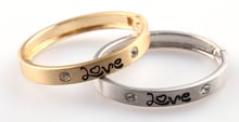 Brazalete con letras de cristal y aleación de oro, brazalete con diseño de alambre, joyería de amor, novedad 2024 - compra barato