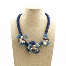 El más nuevo estilo azul gargantilla collar de cuerda para la declaración de las mujeres blanco azul cuentas de resina collar de flores gruesas accesorio de la joyería 2024 - compra barato