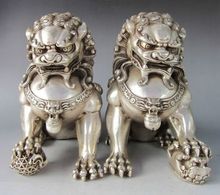 Prata tibetana antiga chinesa esculpida por par 12cm foo cachorro estátua leão 2024 - compre barato