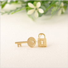 Pendientes de botón con llave y cerradura de moda, oro, blanco, rosa, tres colores opcionales 2024 - compra barato
