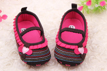Sapatos de bebê para meninas recém-nascidas, calçados de berço com babados flor para o outono, antiderrapante e macia de princesa 2024 - compre barato