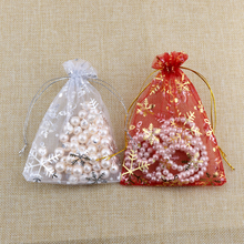 Бесплатная доставка, 100 шт., маленькие сумки из органзы 10х14 см, Подарочная сумка для рождественских конфет, ювелирных изделий, милый дизайн со снежиной 2024 - купить недорого