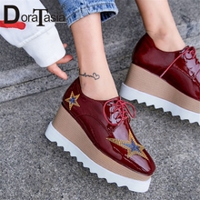 DORATASIA-zapatos de plataforma plana de charol auténtico para mujer, zapatillas de ocio con punta cuadrada, calzado plano, talla grande 42, novedad 2024 - compra barato