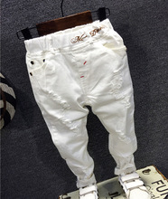 Детские рваные брюки, джинсы для маленьких мальчиков, брендовые Модные осенние брюки белого цвета для детей, одежда для детей, AQ811 2024 - купить недорого