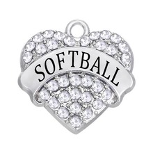 Colgante de corazón con etiqueta de SOFTBALL, colgante de cristal de diamantes de imitación, accesorios de joyería deportiva, recuerdos de regalo para hombres y mujeres DIY 2024 - compra barato