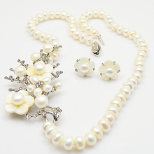 Encantador collar de perlas de agua dulce de color blanco + conjunto de joyas de mujer pendientes hechos con pasador de flor de concha 2024 - compra barato
