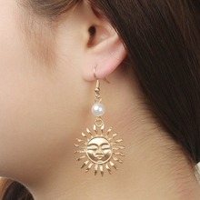 Pendientes colgantes Retro para mujer, aretes de perlas con cara de sonrisa y sol Vintage para mujer, joyería Bohemia #274701 2024 - compra barato