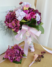 Departamento roxo da flor do casamento da noiva segurando flores guelder 2024 - compre barato