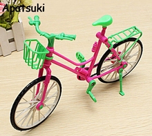 Миниатюрные аксессуары для кукол 1:6 игрушечный кукольный домик пластиковый велосипед с корзиной для кукол Барби игрушка для девочек лучший подарок 2024 - купить недорого