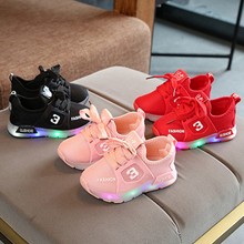 Светодиодная Спортивная повседневная обувь для мальчиков и девочек, нескользящая обувь для малышей и младенцев, обувь для первых шагов, детская обувь 2024 - купить недорого
