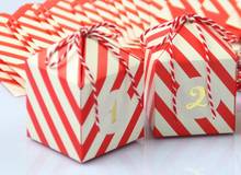 Новинка, коробка конфет в красную полоску, Свадебные товары, Детская Вечеринка дня рождения событие, подарочные упаковочные коробки, сумка 5.5X5.5X7.5cm 2024 - купить недорого