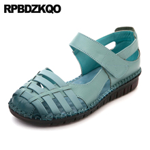 Chinês design de tamanhos grandes, idosos cinza, sapatos de grande ajuste, para moças, respirável, azul, dedo do pé redondo, oco 2024 - compre barato