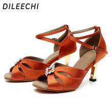 DILEECHI-zapatos de baile latino para mujer, calzado de satén, talón dorado, 75mm, marrón y negro 2024 - compra barato