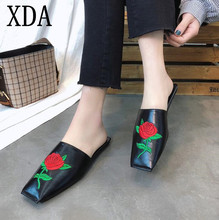 XDA 2019 вышивка цветок Шлёпанцы женская обувь бренд квадратная голова тапочки летние розовые цветочные Вьетнамки Для женщин пляжные сандалии на плоской подошве 2024 - купить недорого