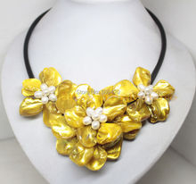 Frete Grátis >>>> mãe amarela da flor colar de pingente de pérola shell mão tecer 3 18 "jóia da forma 2024 - compre barato
