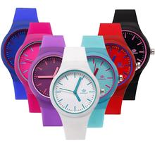 Повседневные женские силиконовые часы карамельного цвета без номера Круглый циферблат кварцевые наручные часы Новые 2024 - купить недорого