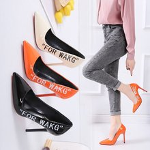 Zapatos de tacón alto con monograma para mujer, tacones puntiagudos de 2019 CM, bombas zapatos de oficina, versión coreana, novedad 8,5 2024 - compra barato